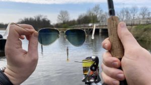 Lees meer over het artikel Zonnebril Kopen Voor Tijdens Het Vissen? Lees Hier Waar Je Op Moet Letten! (2023)
